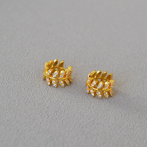 Gold Plated Kupfer Zirkonia Olivenzweig Huggie Creolen Für Damen Persönlichkeit Nischenstil Blatt Schmuck