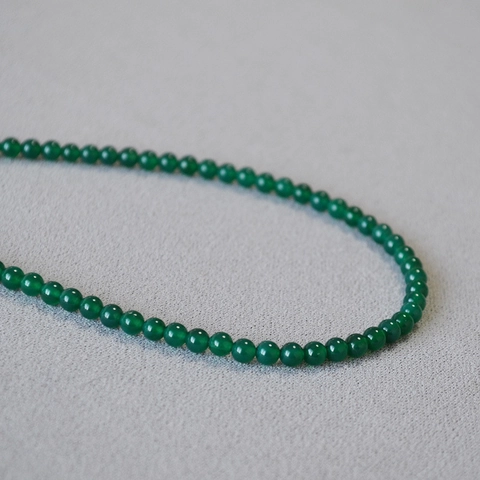 Collana di Perline in Agata Verde in Nuovo Stile Cinese per Donna Elegante Choker in Calcedonia Verde Ghiaccio Regolabile