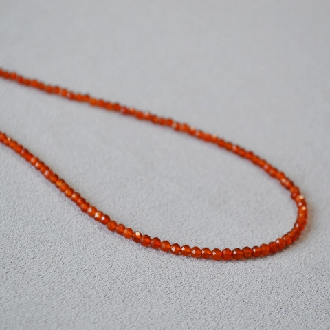 Collana di Perle di Agata Rossa Sfaccettata alla Moda di Nicchia Elegante Catena per Clavicola da Donna Gioielli Bracciale in Agata Rossa Chiusura in Lega