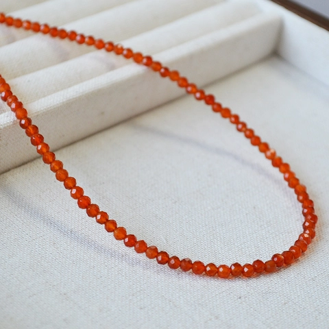 Collana di Perle di Agata Rossa Sfaccettata alla Moda di Nicchia Elegante Catena per Clavicola da Donna Gioielli Bracciale in Agata Rossa Chiusura in Lega