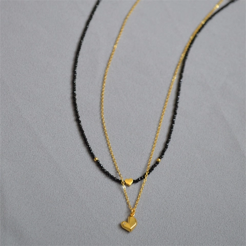 Collana Minimalista Francese con Pendente a Cuore Placcata Oro 18K Ottone Choker con Perline Nere Gioielli Moda per Donna Regalo