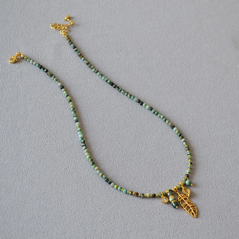 Collana con Ciondolo in Perline di Turchese Vintage Francese Ciondolo a Foglia Placcato Oro Gioielli Artigianali per Donna