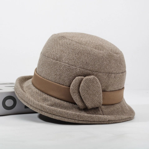 Women Winter Warm Bucket Hat Padded Cotton Polyester Blend Elegant Cloche Hat With Leaf Decoration Vintage Fisherman Cap