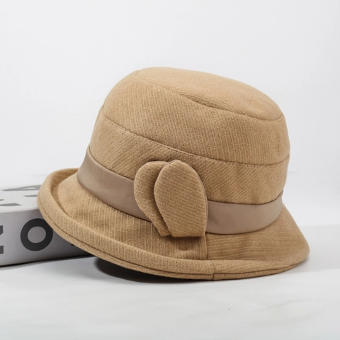 Women Winter Warm Bucket Hat Padded Cotton Polyester Blend Elegant Cloche Hat With Leaf Decoration Vintage Fisherman Cap