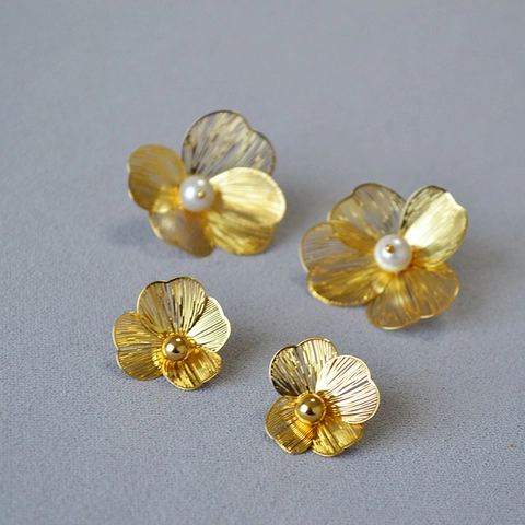 Eleganti Orecchini a Bottone in Ottone a Forma di Fiore Cavo 3D Con Perno in Argento Sterling 925 Oro Perla Artificiale