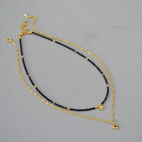 Collier Double Rang Vintage Français Perles de Spinelle Noir Pendentif Étoile pour Femme Bijoux en Cuivre Plaqué Or Strass
