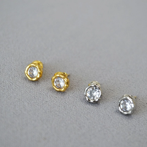 Orecchini a Bottone in Rame con Zirconia Irregolare Minimalista con Perno in Argento Sterling 925 Gioielli Delicati Donna
