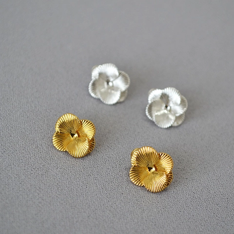 Orecchini a Bottone Minimalisti in Ottone Testurizzato a Quadrifoglio Con Perno in Argento Sterling 925 Oro Argento Gioielli Donna
