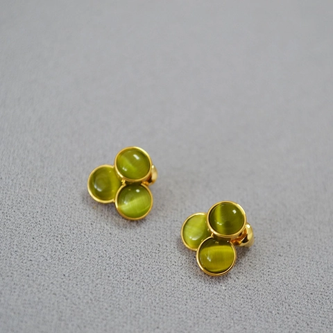 Orecchini a Bottone in Ottone Placcato Oro Con Pietra Occhio di Gatto e Perno in Argento 925 Gioielli di Moda Minimalista