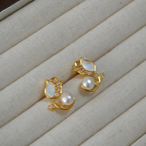 Orecchini a Bottone a Tulipano in Ottone Stile Francese Con Perla d'Acqua Dolce Madreperla E Zirconia Per Donna Perno in Argento Sterling 925