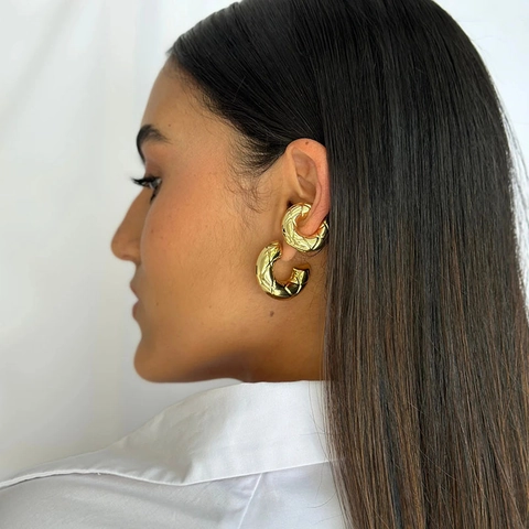 Pendientes de Aro en C de Cobre de Lujo con Patrón Acolchado Bañados en Oro 18K Pendientes Geométricos para Mujer