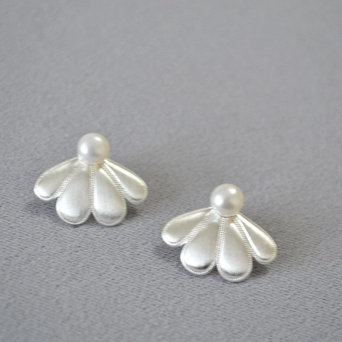Pendientes de Botón de Pétalo de Flor de Latón Cepillado Vintage Francés Perla de Agua Dulce Poste de Plata de Ley 925 Joyería Mujer