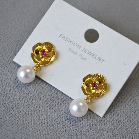 Orecchini a Goccia Retro Fiore di Camelia Con Perno in Argento Sterling 925 Rame Placcato Oro Perle di Imitazione
