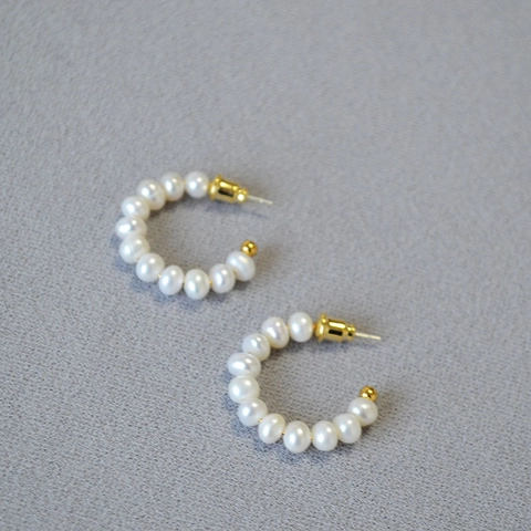 Elegante Handgefertigte C-Förmige Süßwasserperlen Beaded Ohrstecker Mit 925 Sterlingsilber Stift Vergoldet Damen Schmuck