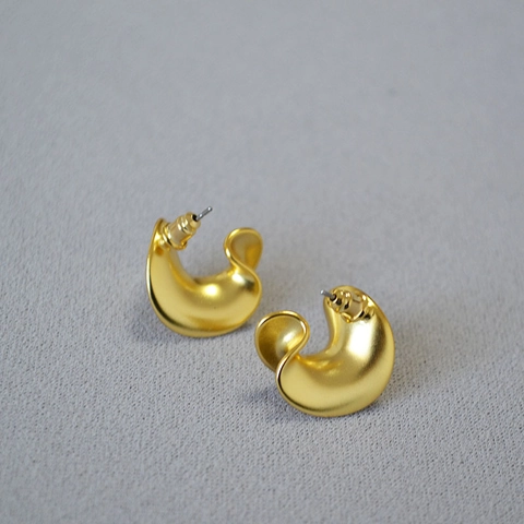 Vintage Mattgold Unregelmäßig Verdreht C-Form Kupfer Ohrstecker Geometrische Mode Schmuck Für Damen Dating Geschenk