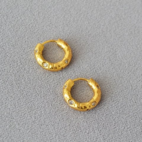 French Vintage Hammered Texture Brass Hoop Earrings Gold Plated Cubic Zirconia Minimalist Daily Commute Ear Buckle For Women