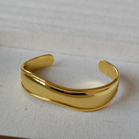 Minimalistischer Unregelmäßig Welliger Offener Armreif Messing Vergoldet Hochglanzpoliert Glatt Verstellbar Armband Für Damen Trendiger Schmuck