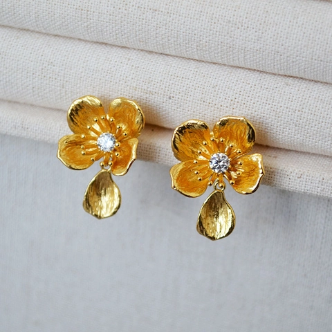 Orecchini a Bottone a Forma di Fiore 3D Retrò Francese in Ottone Placcato Oro Con Perno in Argento Sterling 925 Strass Gioielli