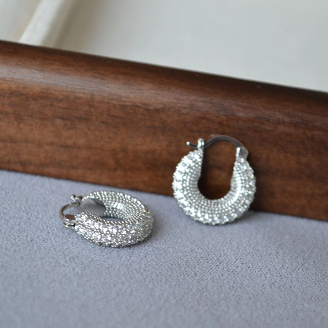 Orecchini a Cerchio in Ottone con Zirconia Pavé Placcati in Argento Scintillanti Orecchini Geometrici a Cerchio per Donna