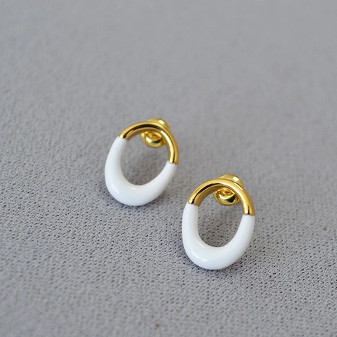 Minimalistisch Unregelmäßig Oval Weiß Emaille Messing Vergoldet Ohrstecker Mit 925 Sterlingsilber Ohrstecker-Stift Damen Schmuck