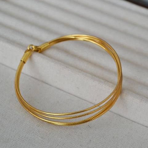 Bracelet Minimaliste en Laiton Plaqué Or Multi-Couches Chaîne d'Os de Serpent Élégant Bracelet Jonc Enroulé pour Femmes Bijoux