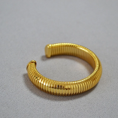 Minimalistisch Messing Vergoldet Tubogas Spirale Gerippt Offene Manschette Armband Für Damen Verstellbar Metall Schmuck