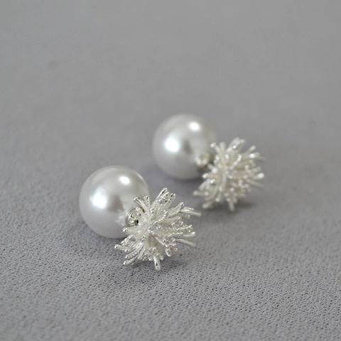Eleganti Orecchini a Bottone con Fiori di Soffione per Donna Design di Nicchia in Rame con Zirconia Intarsiata e Perno in Argento