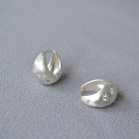 Orecchini a Cerchio in Ottone Spazzolato Stile Francese con Stella in Zirconia per Donna Gioielli Minimalisti Placcati Oro Argento