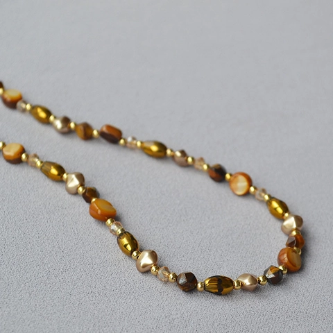 Vintage Tiger Eye Stone Shell Beaded Necklace For Women Maillard Style Gold Plated Copper Pearl Pendant Necklace Artistic Jewelry