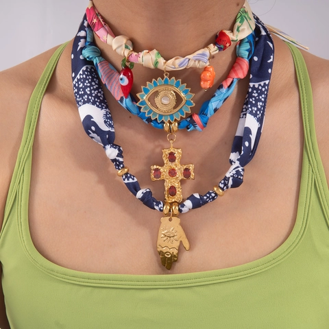 Collana a Sciarpa Boemia per Donna Pendente a Croce Malocchio Mano di Fatima Conchiglia in Acciaio Inox Corda di Tessuto Raso