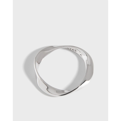 Minimalist S925 Sterling Silver Mobius Strip Ring For Women Chic Twisted Wave Band Statement Finger Ring Fashion Jewelry