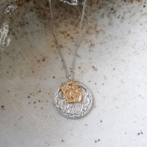 925 Sterlingsilber Zweifarbige Lava Anhänger Halskette Für Damen Handgefertigter Gehämmerter Stil Gold Silber Schmuck