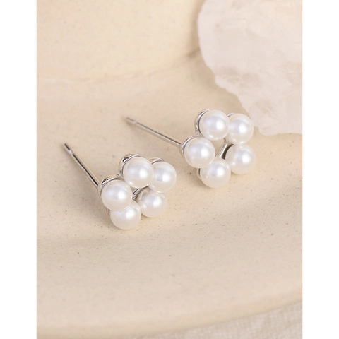 S925 Sterling Silver Artificial Pearl Wreath Flower Stud Earrings For Women Elegant Minimalist Floral Jewelry In White Gold