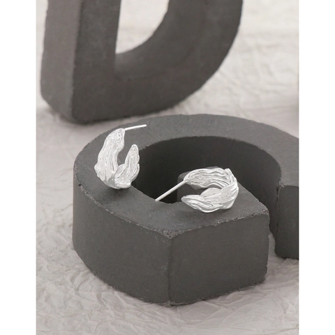 Pendientes de Botón de Plata de Ley 925 con Textura de Pliegues Irregulares para Mujer Pendientes Plateados de Metal Líquido