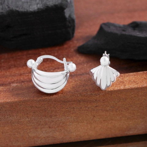 Pendientes de Botón de Concha de Plata de Ley S925 Elegante Perla Artificial Adornada Joyas Bañadas en Oro Blanco Mujer