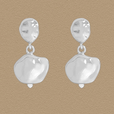Orecchini a Bottone in Argento Sterling 925 con Texture Martellata Irregolare Design Moderno in Metallo Liquido Donna
