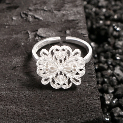 Anillo Abierto Ajustable de Plata de Ley S925 Vintage con Flor Calada para Mujer Joyería de Dedo con Diseño Floral Minimalista