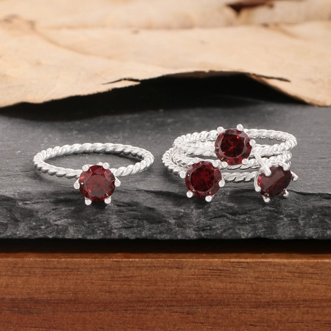925 Sterling Zilveren Gedraaide Kabel Ring Met Rode Strass Glijdende Hanger Voor Vrouwen Mode Niche Ontwerp Open Ring