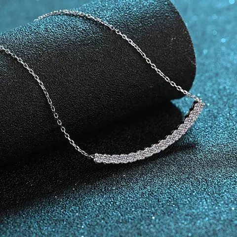 Collana Sorriso in Argento Sterling S925 Con Moissanite per Donna Ciondolo a Barra Curva Minimalista Gioielli Eleganti Regalo