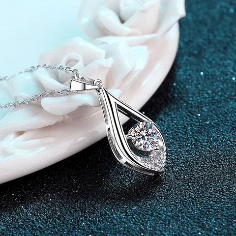 Elegante Collana a Goccia d'Acqua in Argento Sterling S925 per Donna Moda Pendente Intarsiato Moissanite Zirconia Catena Clavicola