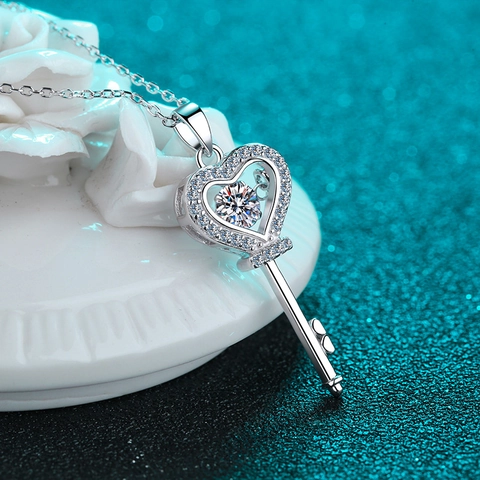 Collana con Ciondolo a Chiave a Cuore in Argento Sterling 925 per Donna Moissanite Intarsiato Pietra Mobile Gioielli Romantici per Fidanzamento Regalo