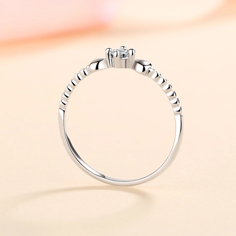 925 Sterlingsilber Moissanit Ring Für Damen Gedrehtes Band Herz Akzente 4-Krappenfassung 0.1ct Runder Moissanit Solitär Verlobungsring Mode Schmuck