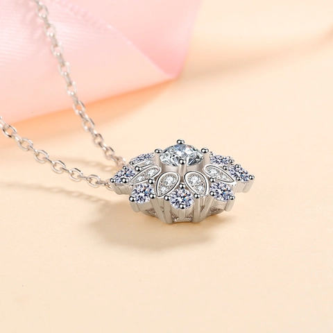 S925 Sterling Silver Sunflower Moissanite Pendant Necklace For Women 0.5ct Moissanite Zirconia Sparkling Floral Jewelry Gift