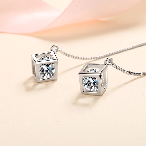 Boucles d'Oreilles à Pampilles en Argent Sterling 925 Moissanite pour Femmes Boucles d'Oreilles Longues à Chaîne en Forme de Cube Géométrique Creux Bijoux Cadeau