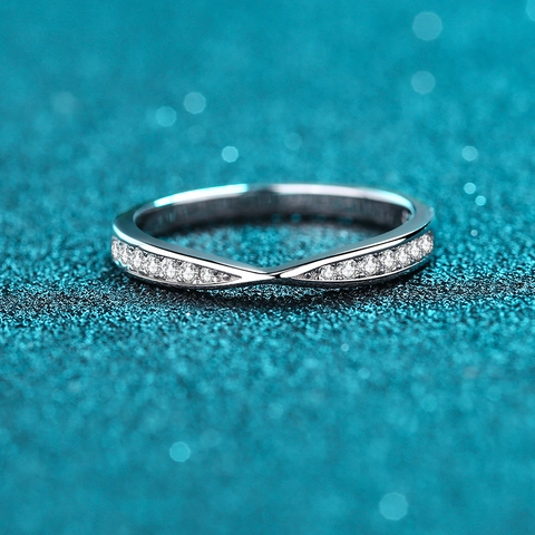 Anello in Argento Sterling S925 per Donna Minimalista Incrociato a Forma di V Wishbone Pavé Moissanite Gioielli Eleganti