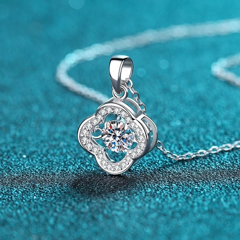Collana con Pendente Quadrifoglio in Argento Sterling S925 Moissanite per Donna Elegante Pietra Danzante Floreale Cava Gioielli Regalo