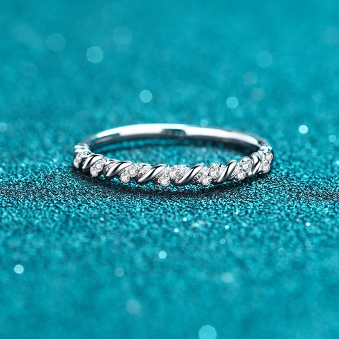 Bague en Argent Sterling 925 Moissanite Torsadée pour Femme Minimaliste Pavé Eternity Band Mariage Bijoux Cadeau