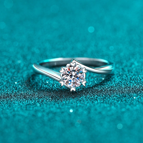 925 Sterling Silver Moissanite Zirconia Ring For Women Snowflake Twisted Band Heart Six-Prong Setting Engagement Jewelry