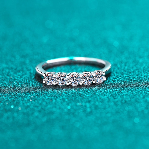 Anello a Fascia in Argento Sterling S925 con Moissanite per Donna Anello di Fidanzamento a Cinque Pietre Gioielli Placcati in Rodio