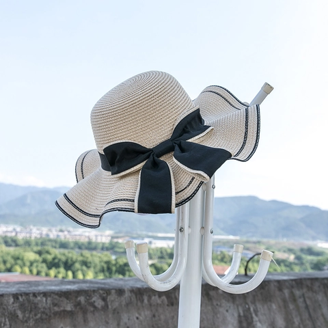 Cappello da Sole in Paglia di Carta da Donna Con Tesa Larga Ondulata Fiocco Nero Stile Coreano Elegante Cappello di Paglia da Spiaggia Pieghevole